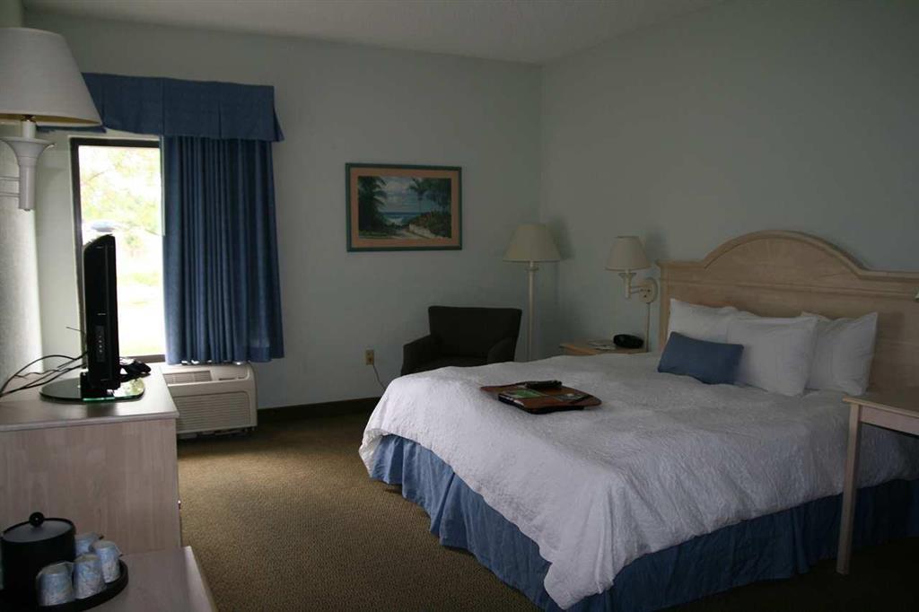 Hampton Inn Naples - I-75 Room photo